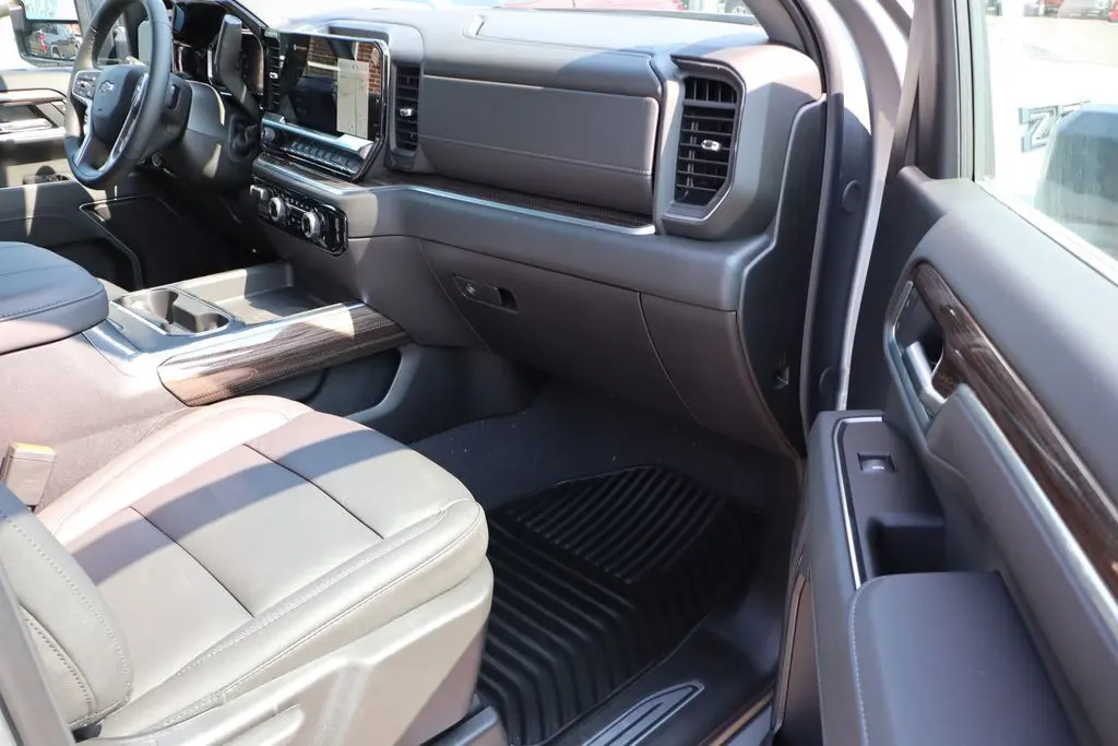 2026 Chevrolet Silverado 3500HD LT photo 44