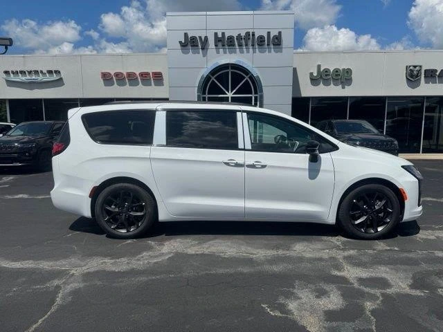 2027 Chrysler Pacifica