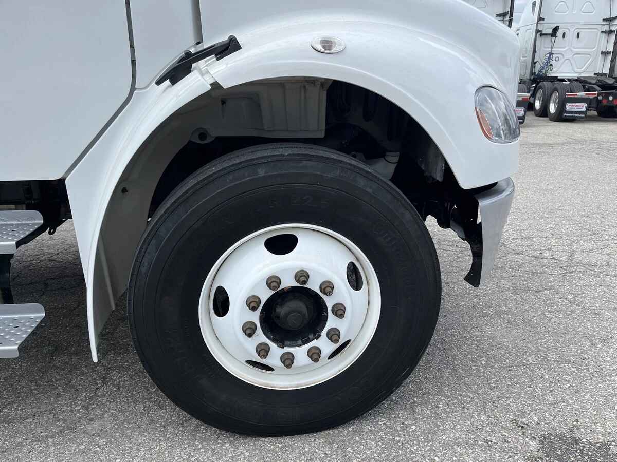 2023 Freightliner M2 106 — photo 4