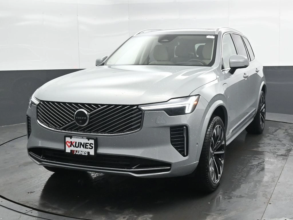 2026 Volvo - image 5