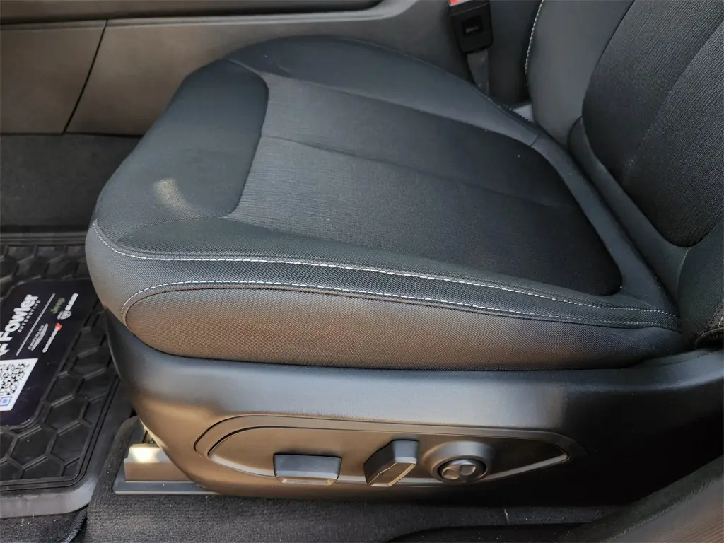2025 Jeep Grand Cherokee Laredo photo 16