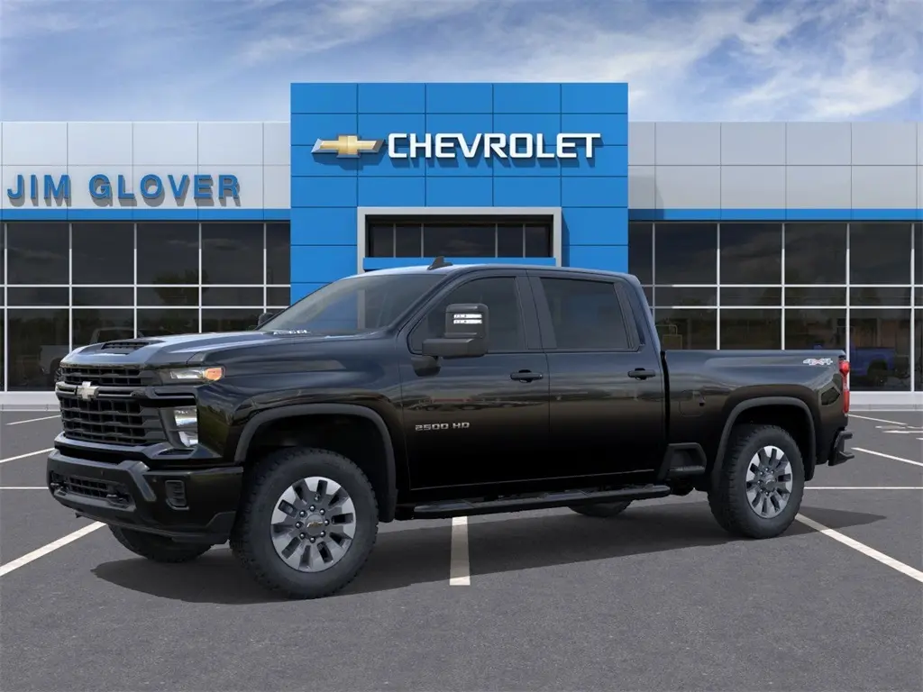 2026 Chevrolet Silverado Custom photo 2