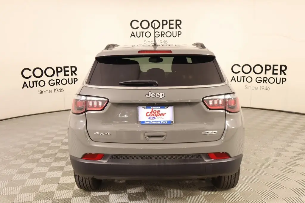 2024 Jeep Compass Latitude Lux photo 19