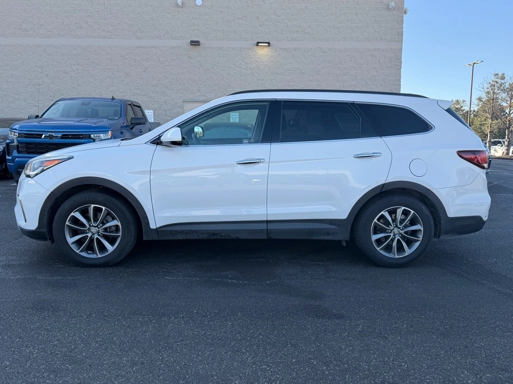 Used 2019 Hyundai Santa Fe SE with VIN KM8SM4HF6KU300338 for sale in Kansas City