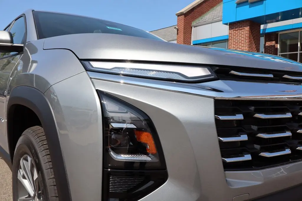 2026 Chevrolet Equinox LT photo 3