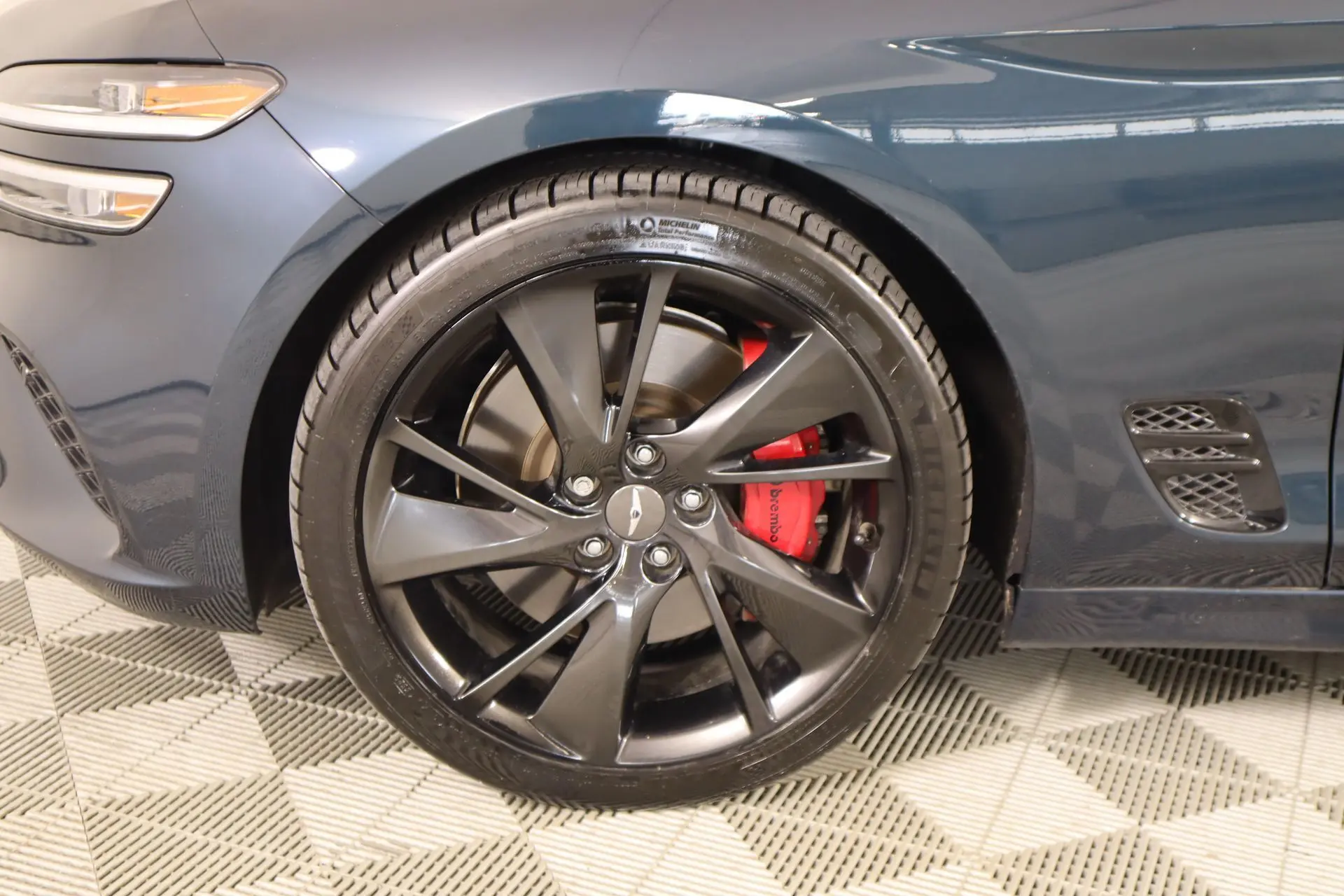 2023 Genesis G70 3.3T photo 16