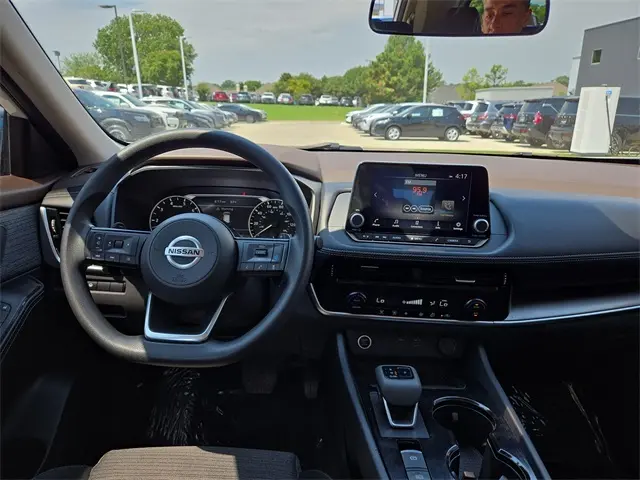 2021 Nissan Rogue SV photo 12
