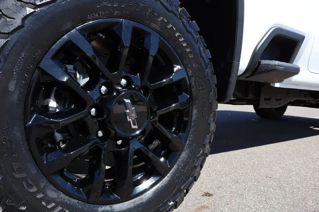 2026 Chevrolet Silverado LT photo 35