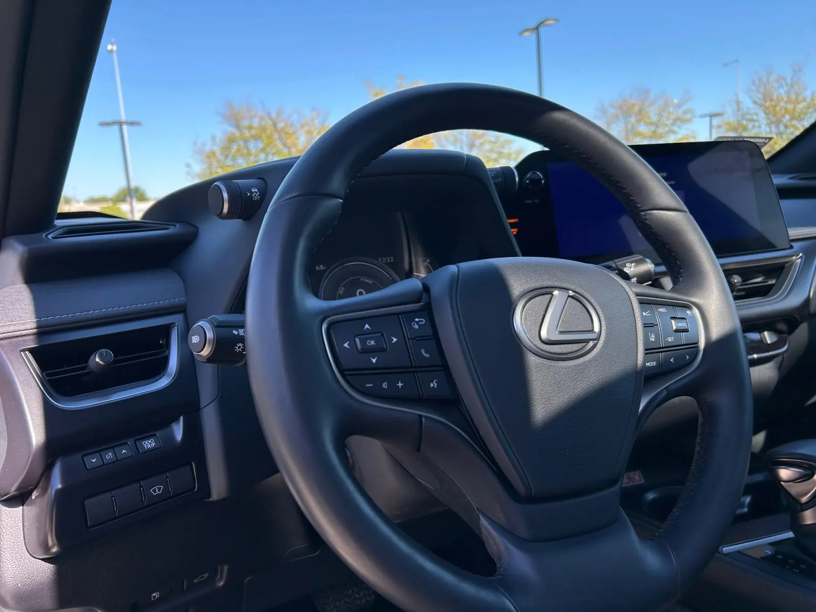 2023 Lexus UX 250h Premium photo 19