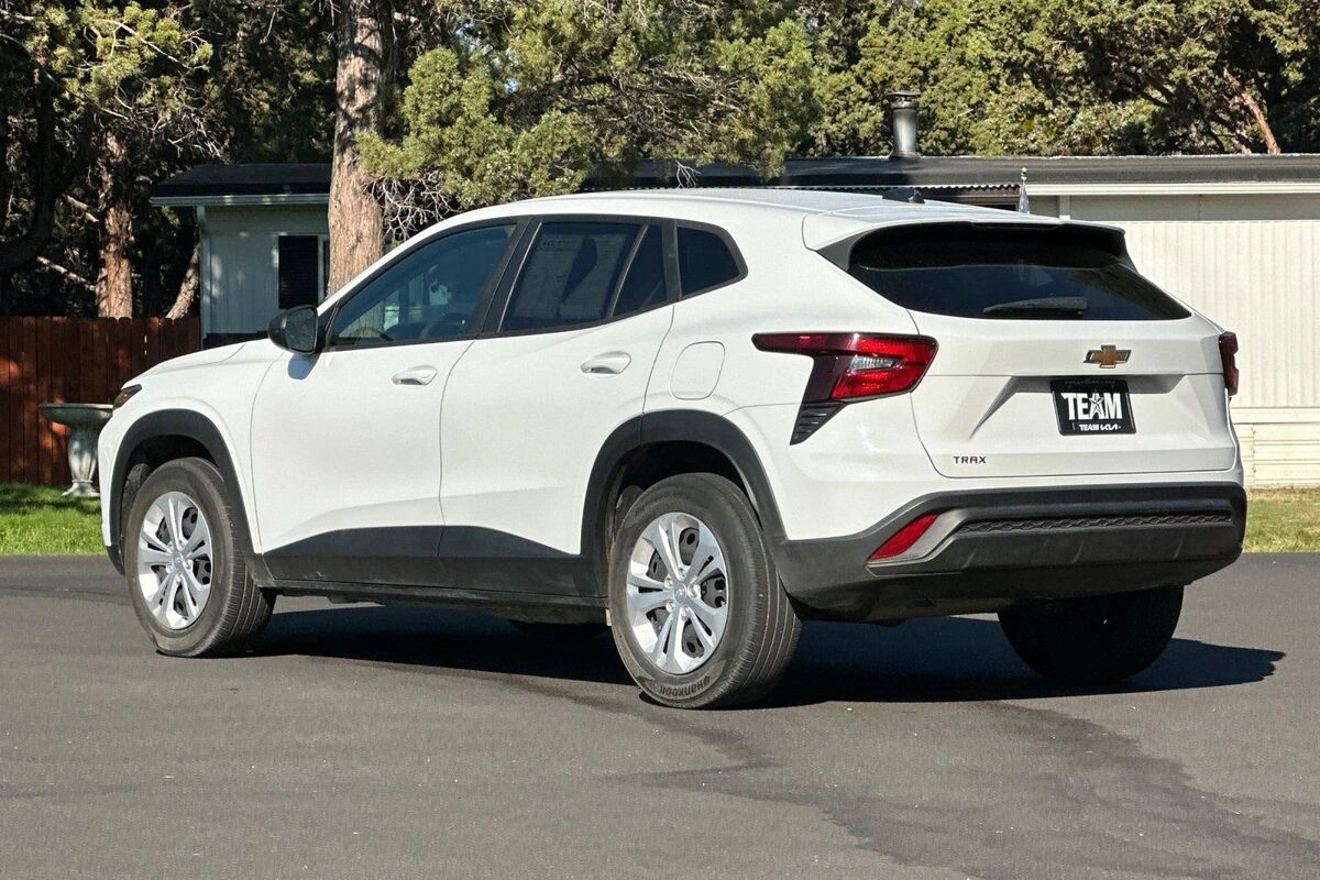 2024 Chevrolet Trax LS - Photo 6
