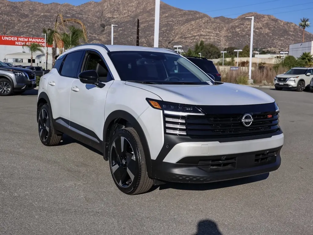 2026 Nissan KICKS SR's photo