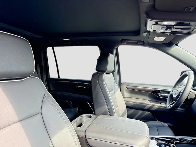 2025 Chevrolet Suburban Premier - Photo 35