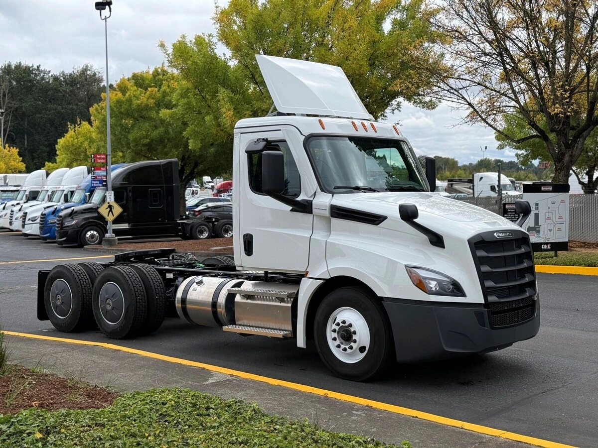 2027 Freightliner Cascadia — photo 4