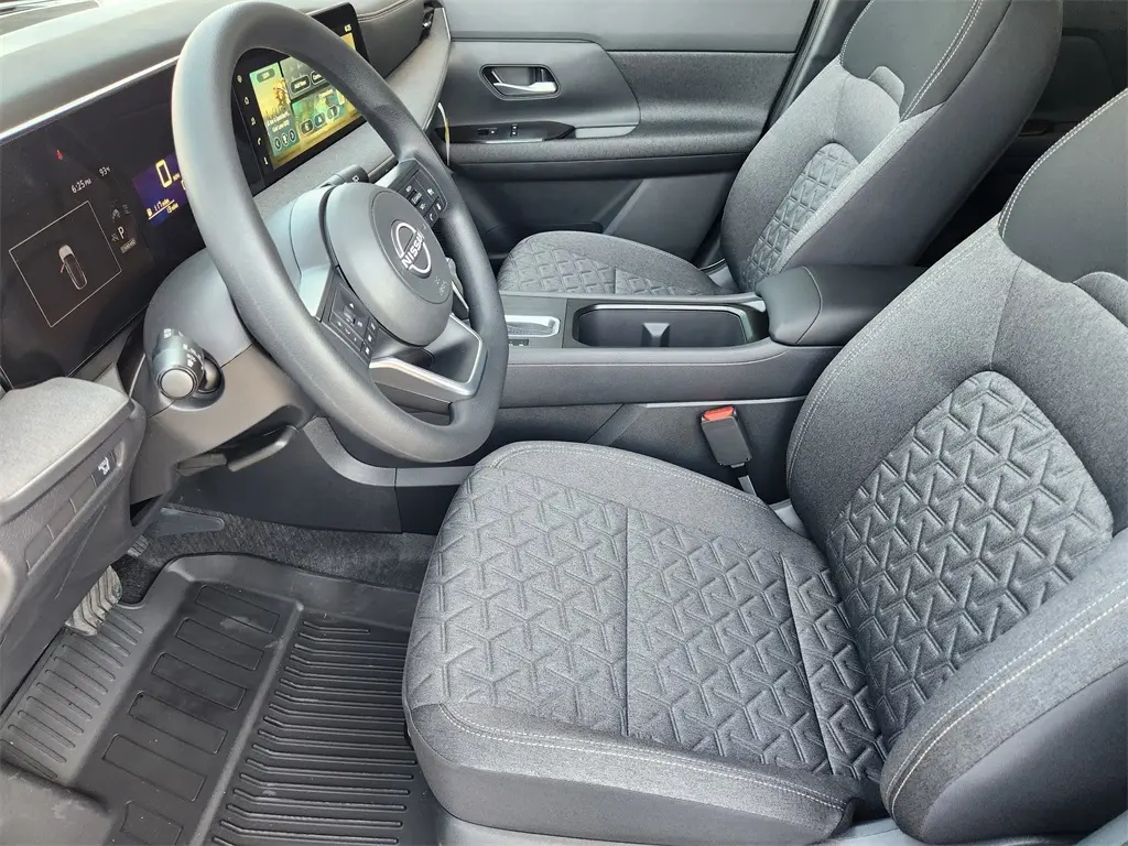 2025 Nissan Kicks SV photo 7