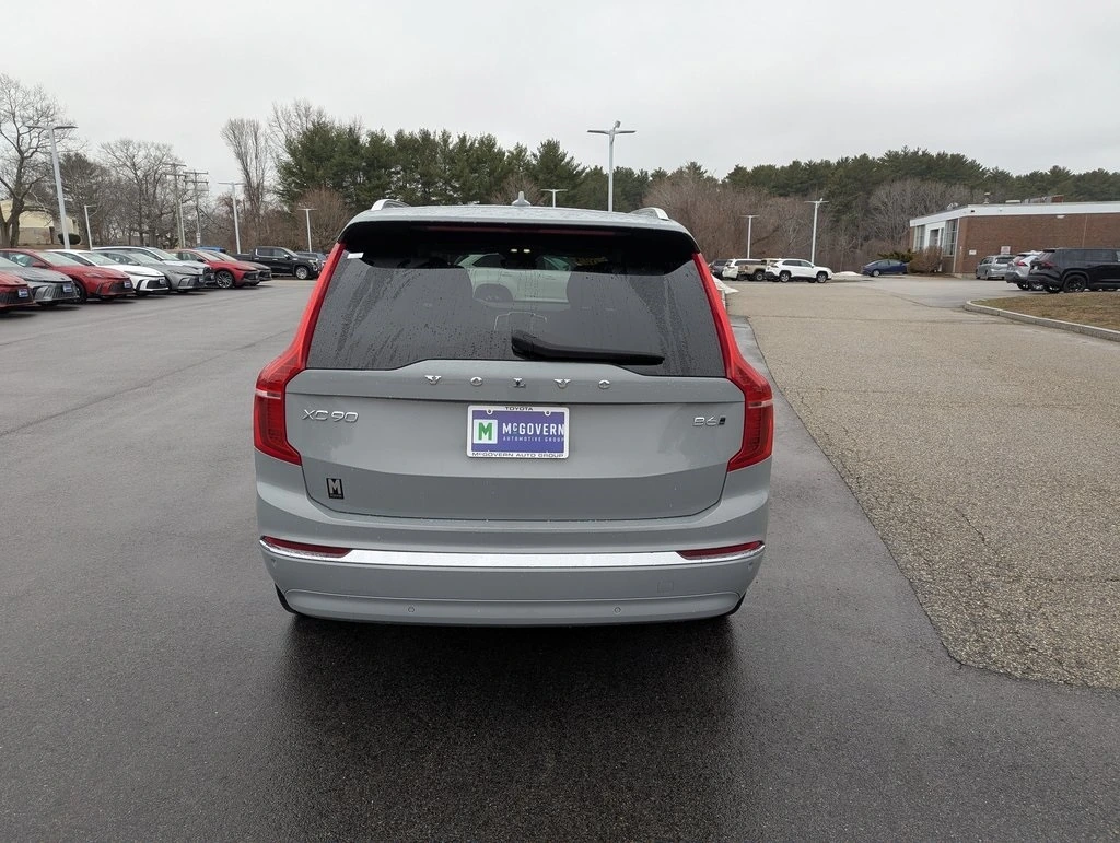 2024 Volvo - image 4