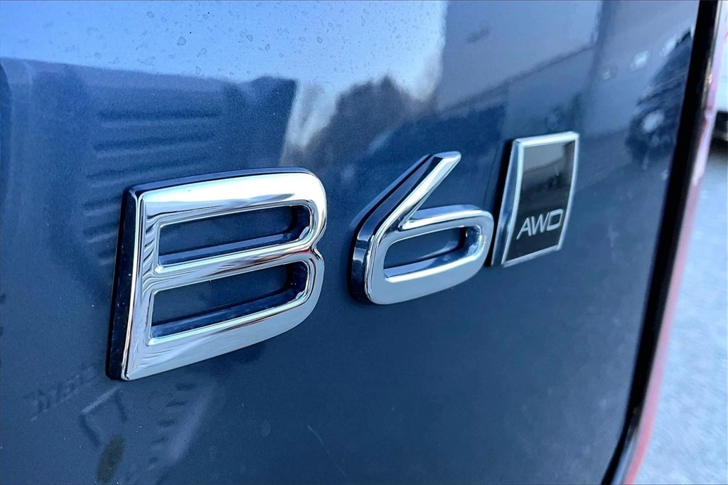 2026 Volvo - image 24