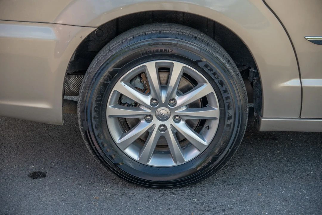 2015 Chrysler Town & Country Limited Platinum - Photo 17