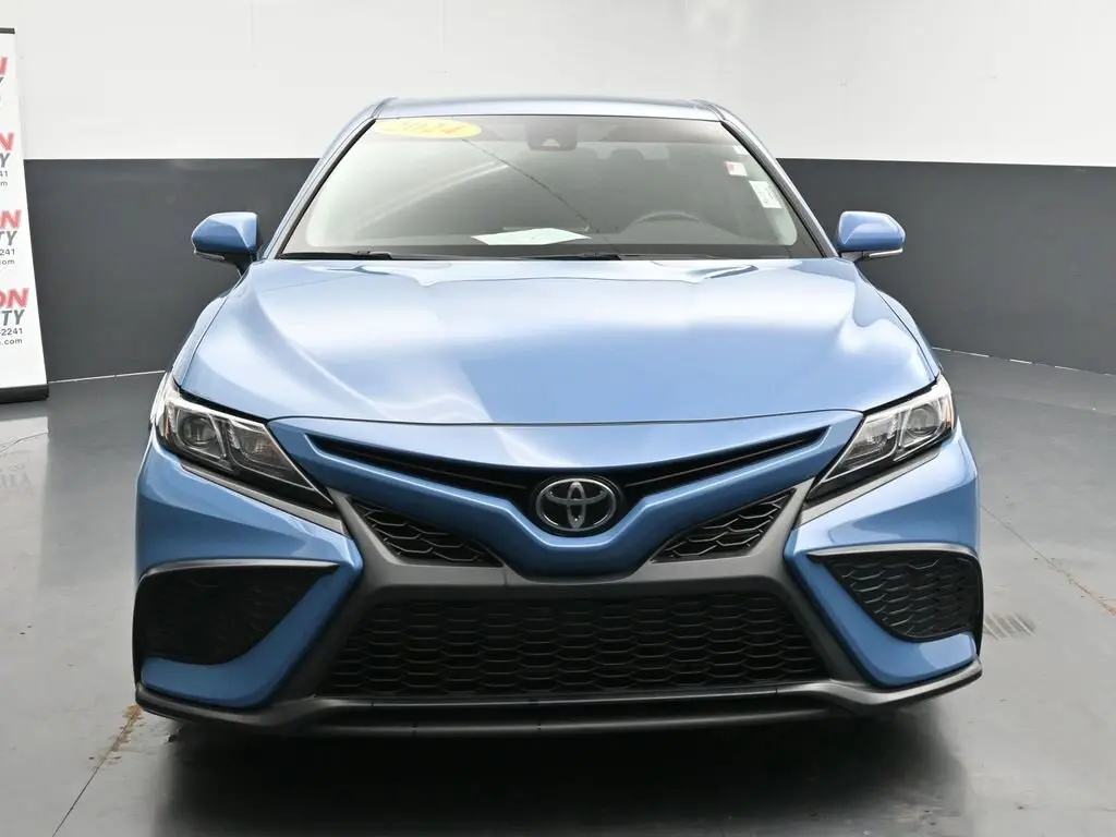 2024 Toyota Camry SE photo 3