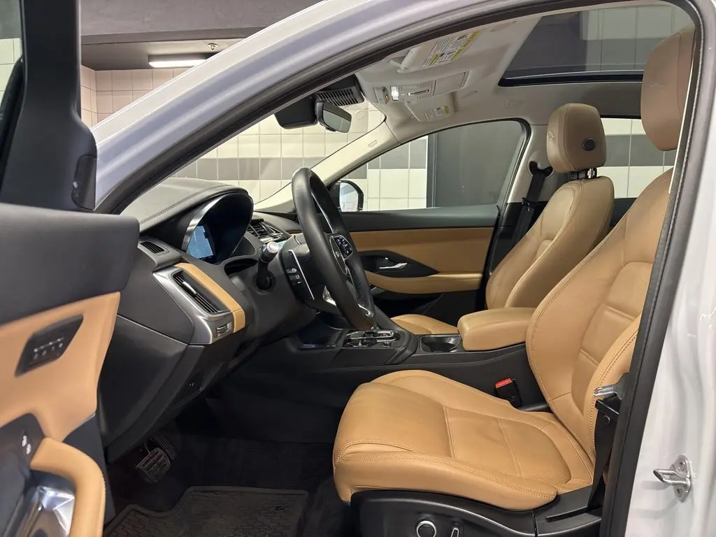 2021 Jaguar E-PACE P250 SE photo 2