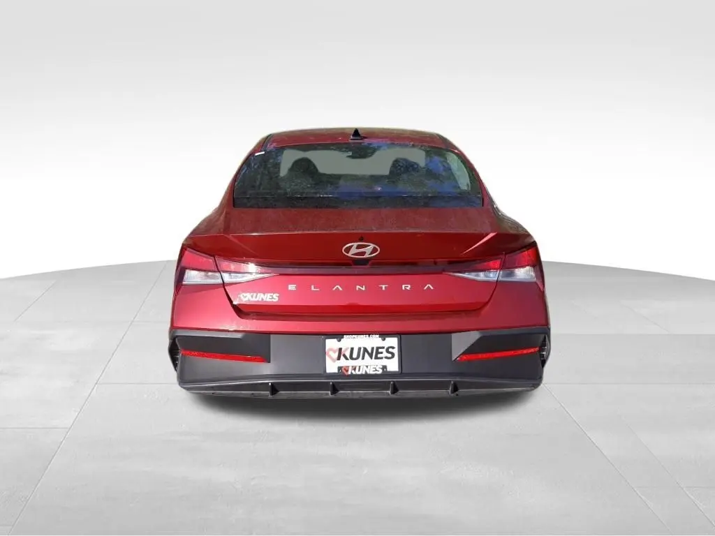 2025 Hyundai Elantra SE photo 6