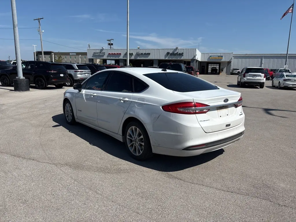 2017 Ford Fusion Hybrid SE photo 4
