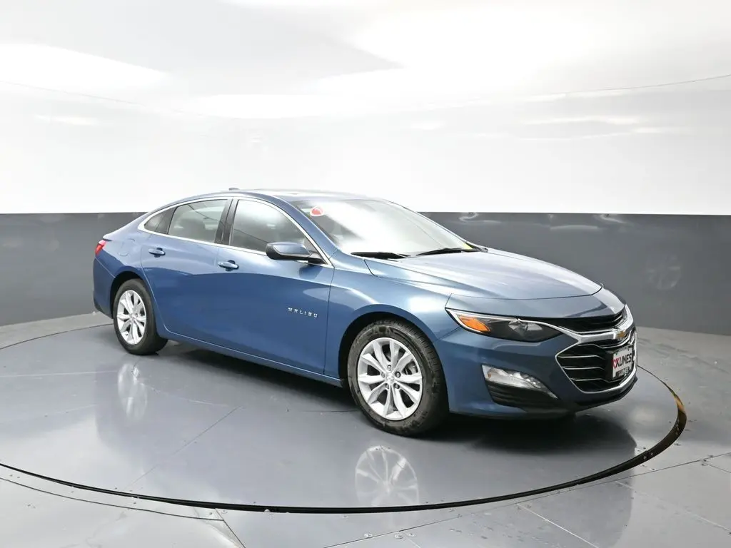2024 Chevrolet Malibu 1LT photo 3