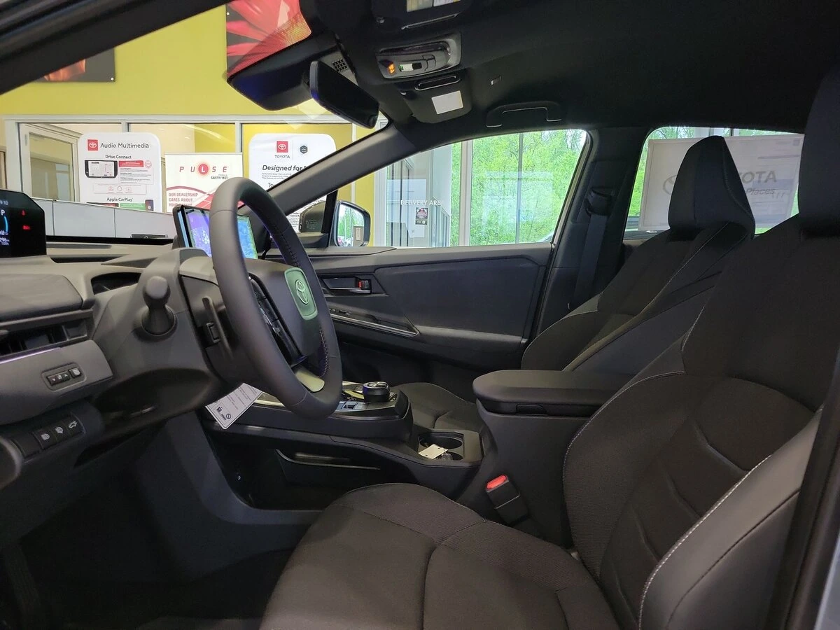 2026 Toyota C-HR SE - Photo 13
