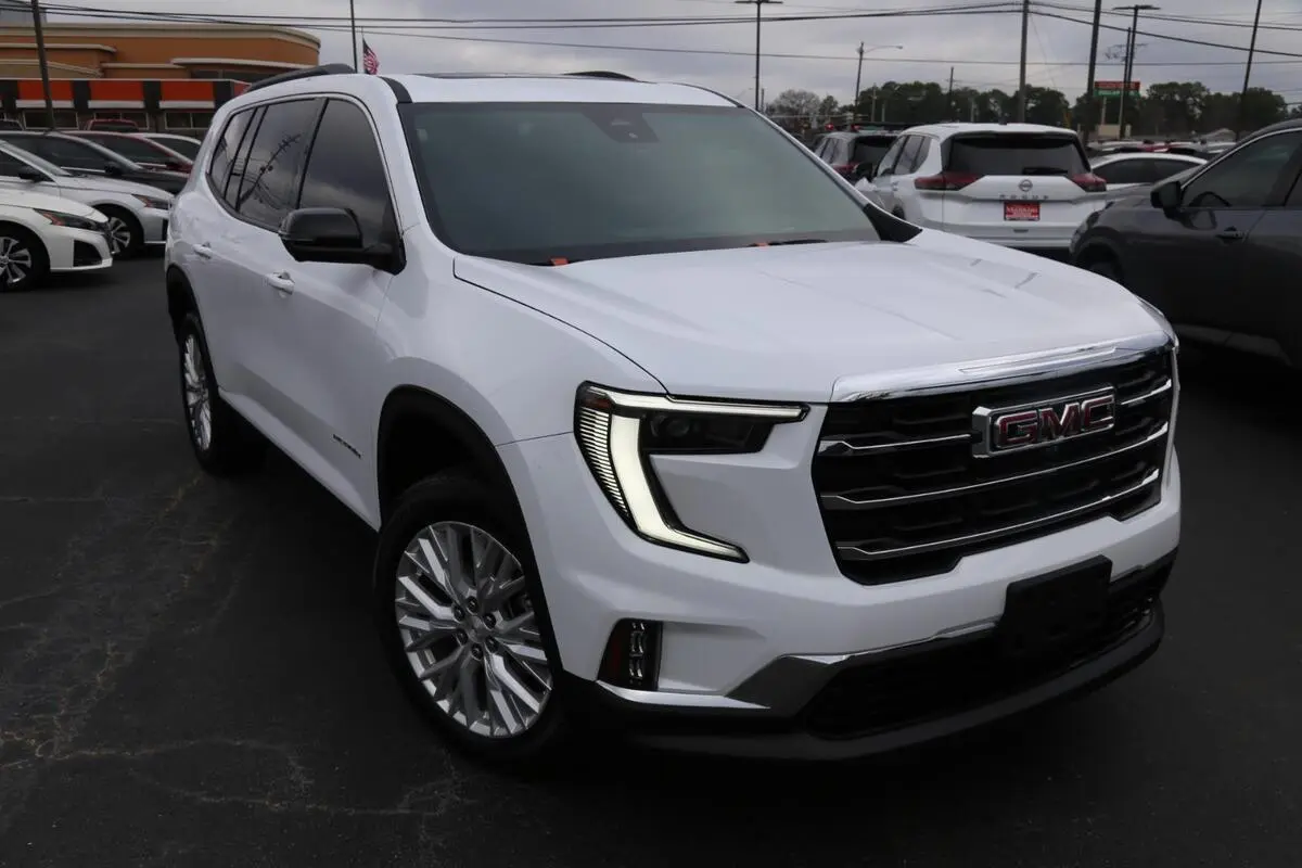 2024 GMC Acadia Elevation's photo