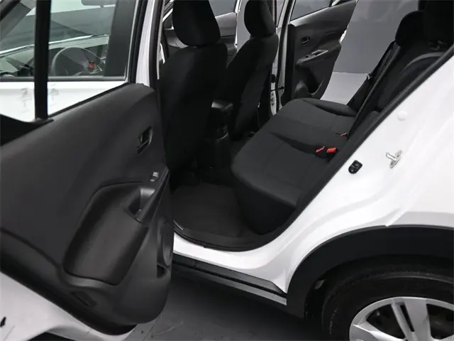 2023 Nissan Kicks S photo 12
