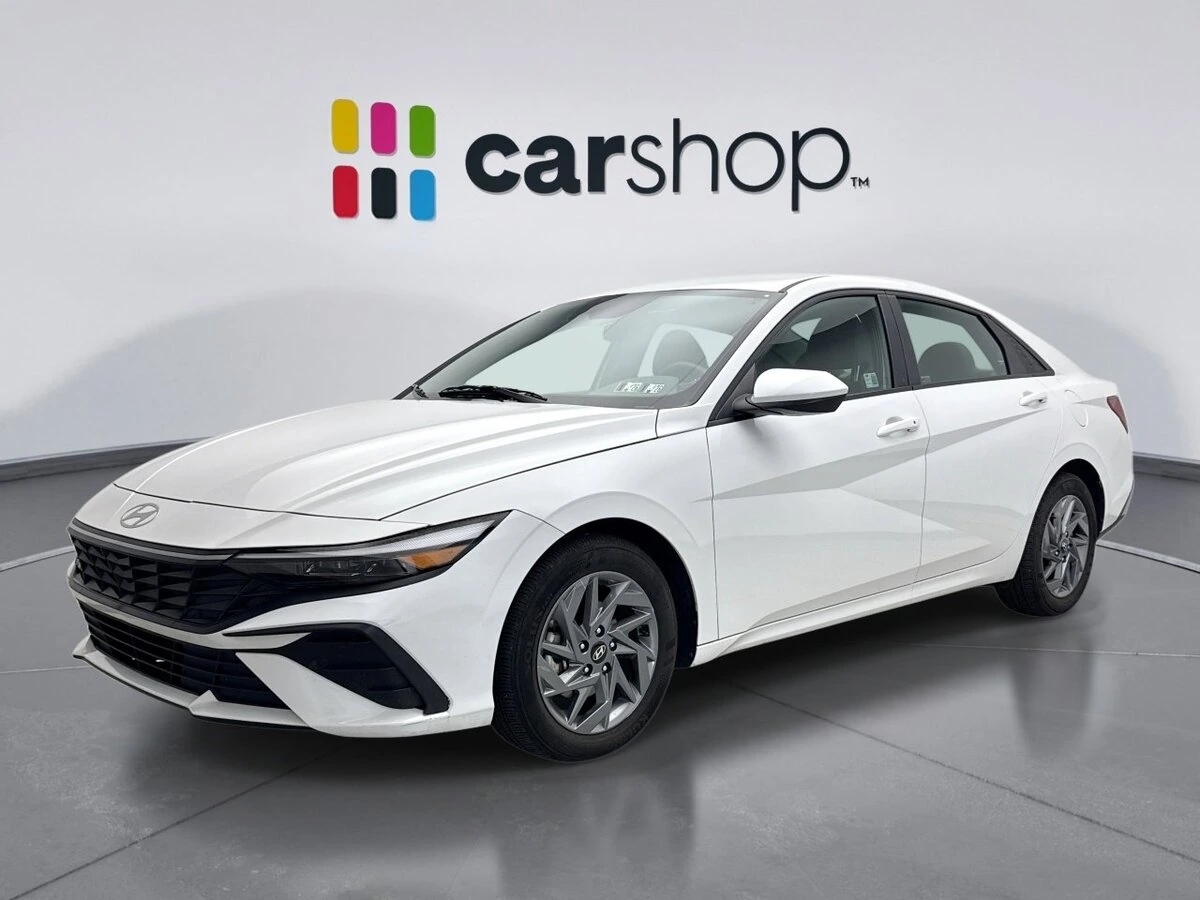 2024 Hyundai Elantra SEL's photo