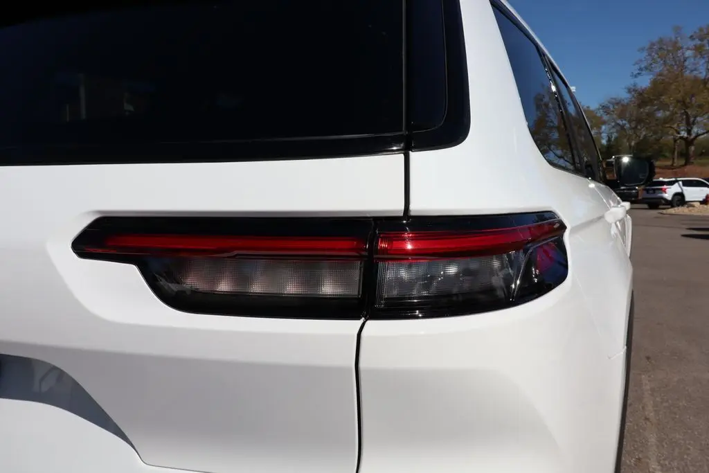 2024 Jeep Grand Cherokee Laredo photo 28