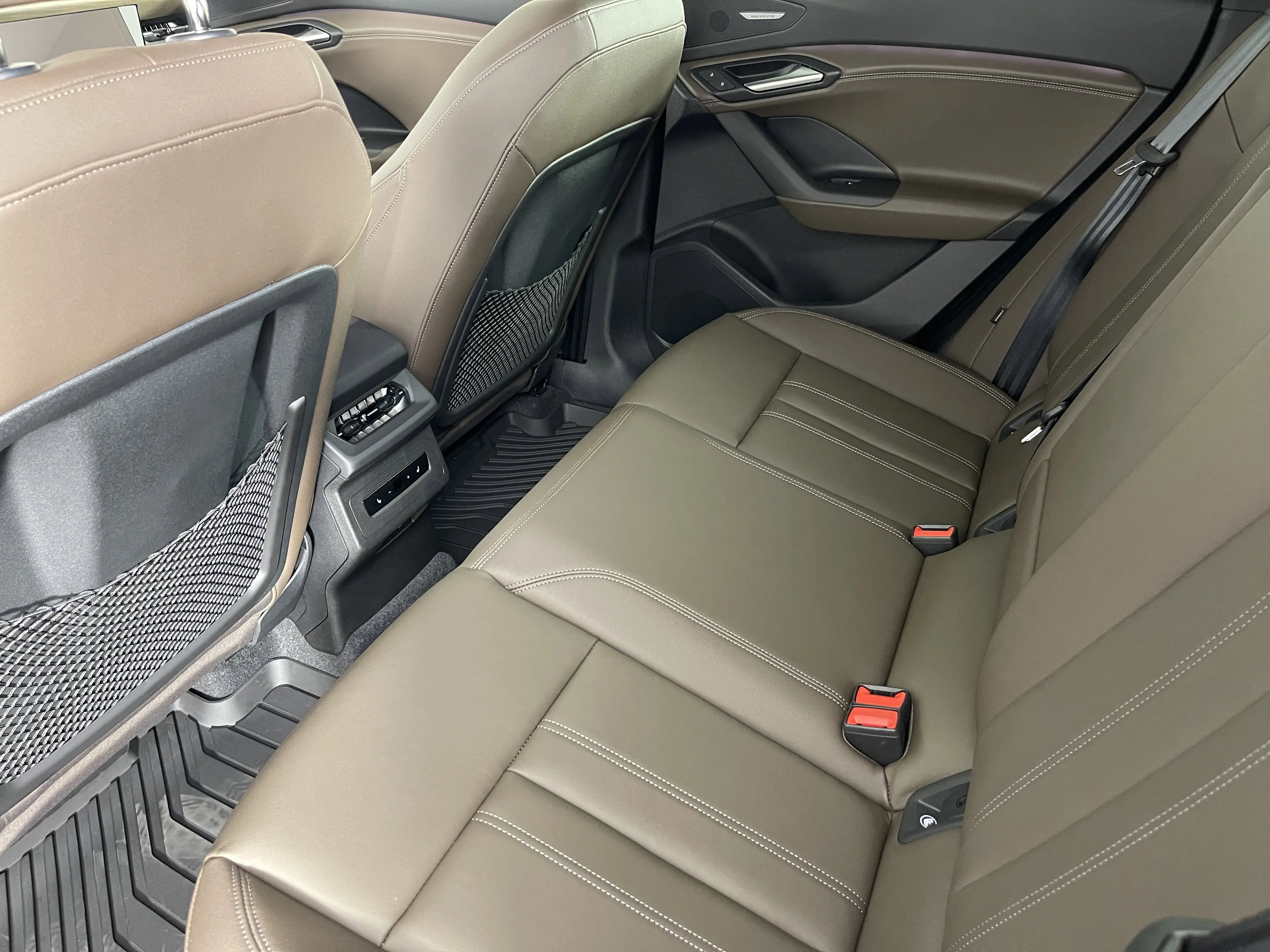 2025 Audi Q6 E-tron Prestige photo 32
