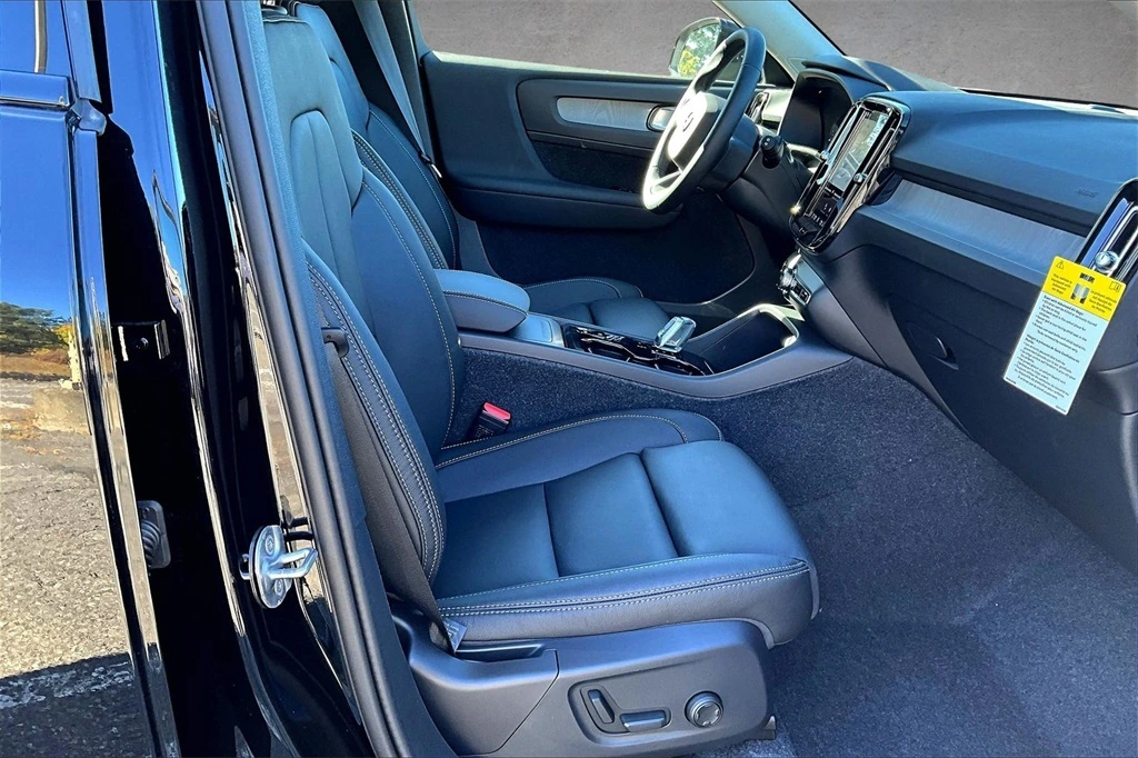 2026 Volvo - image 10