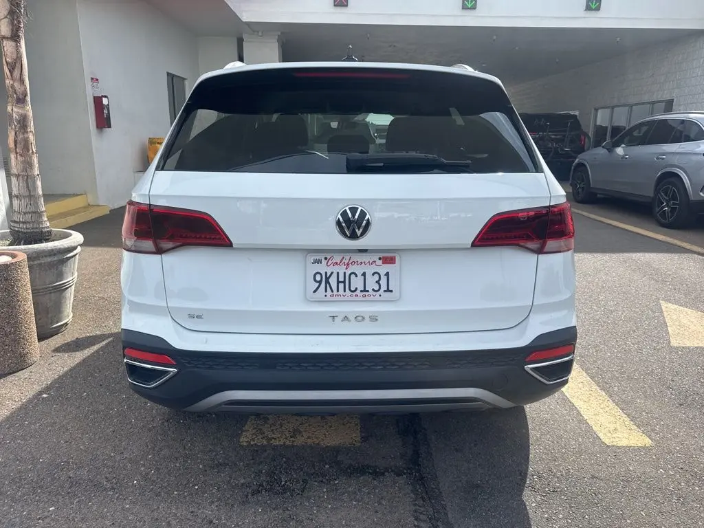 2024 Volkswagen Taos SE photo 2
