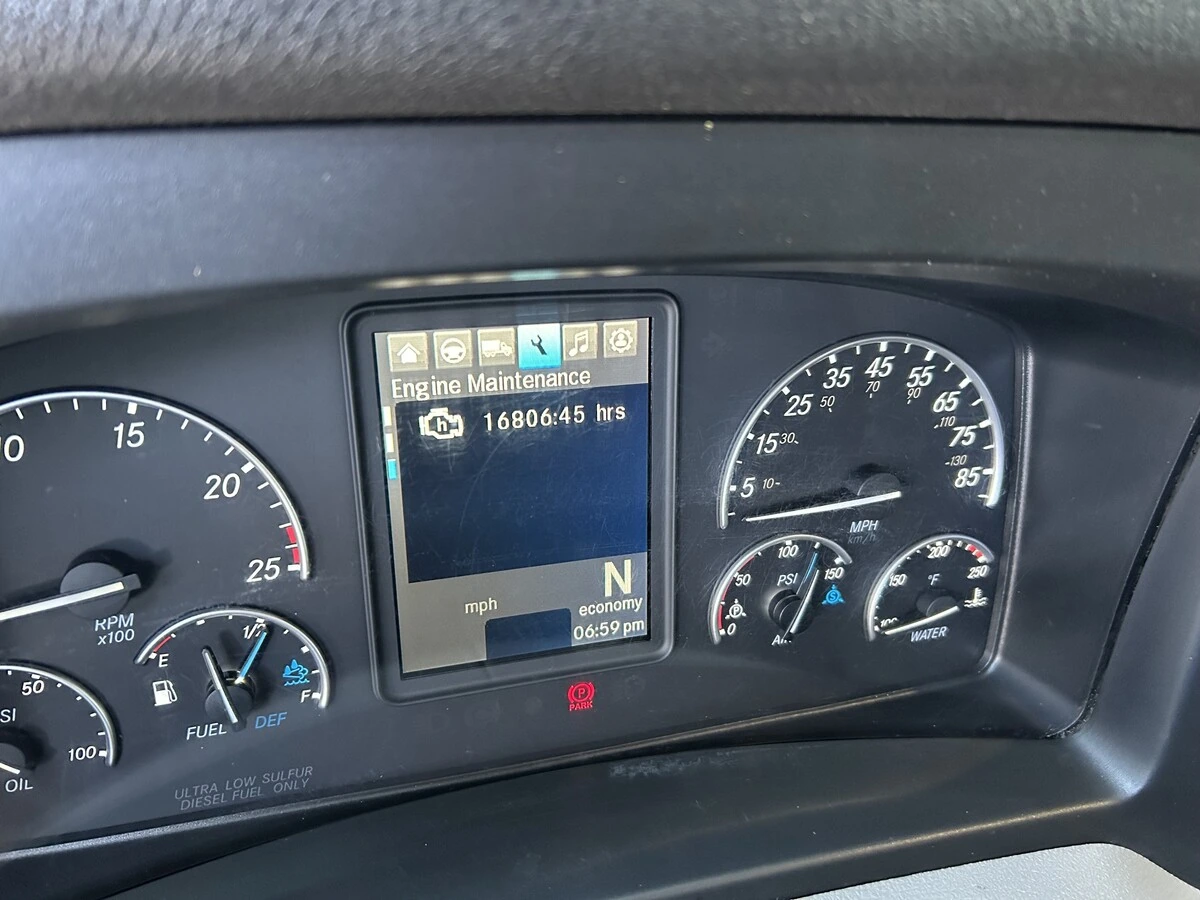 2020 Freightliner Cascadia - image 23