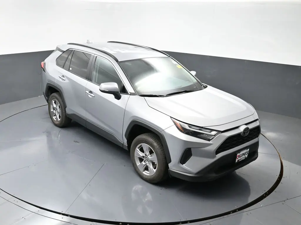 2024 Toyota RAV4 XLE photo 28