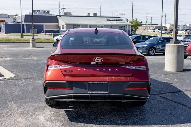 2025 Hyundai Elantra SEL Sport photo 7