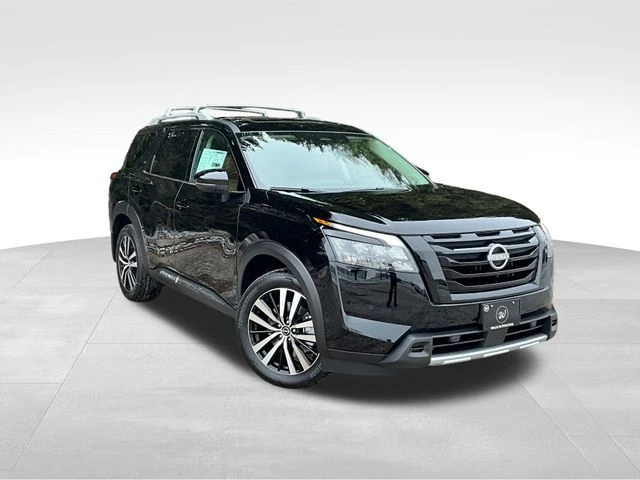 2025 Nissan Pathfinder Platinum's photo