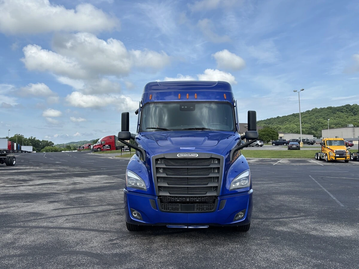 2026 Freightliner Cascadia in Knoxville, TN — photo 3
