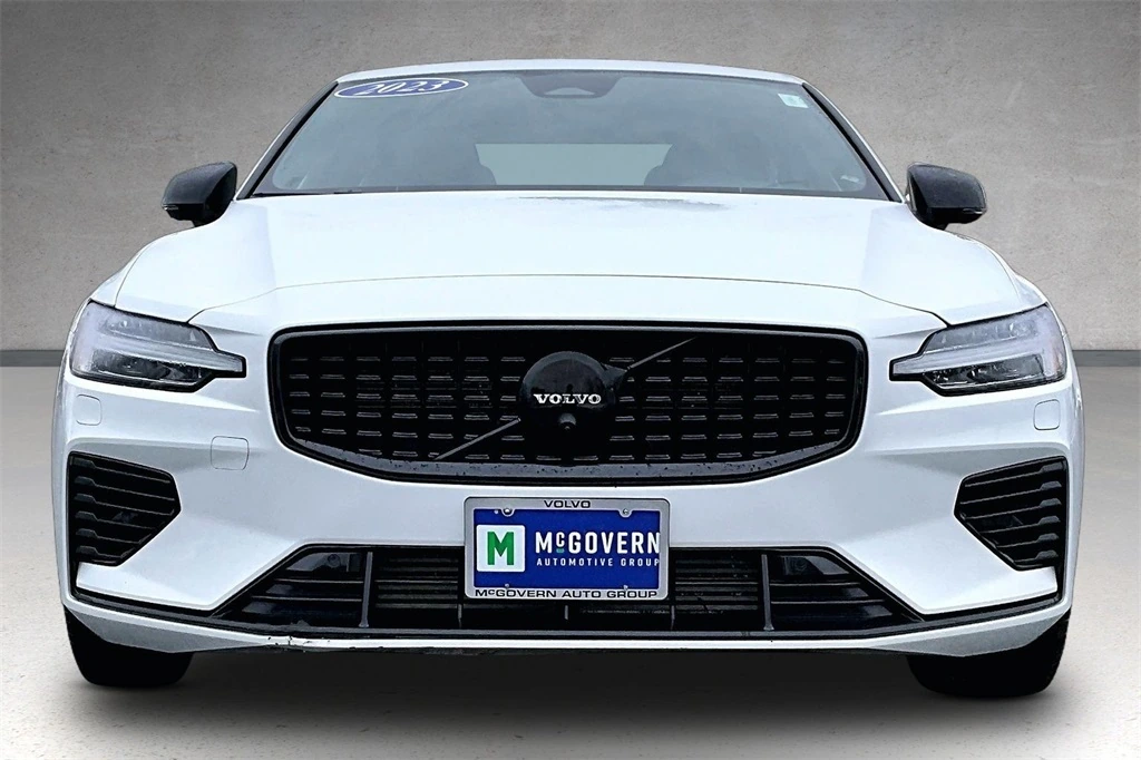 2023 Volvo - image 2