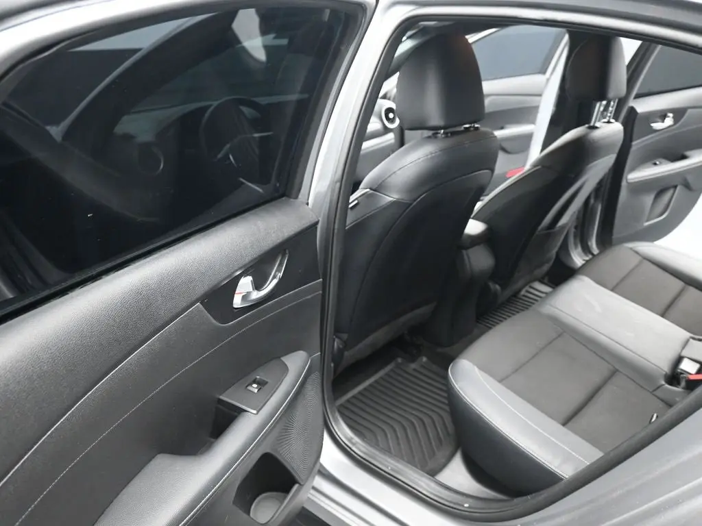 2024 Kia Forte GT-Line photo 16