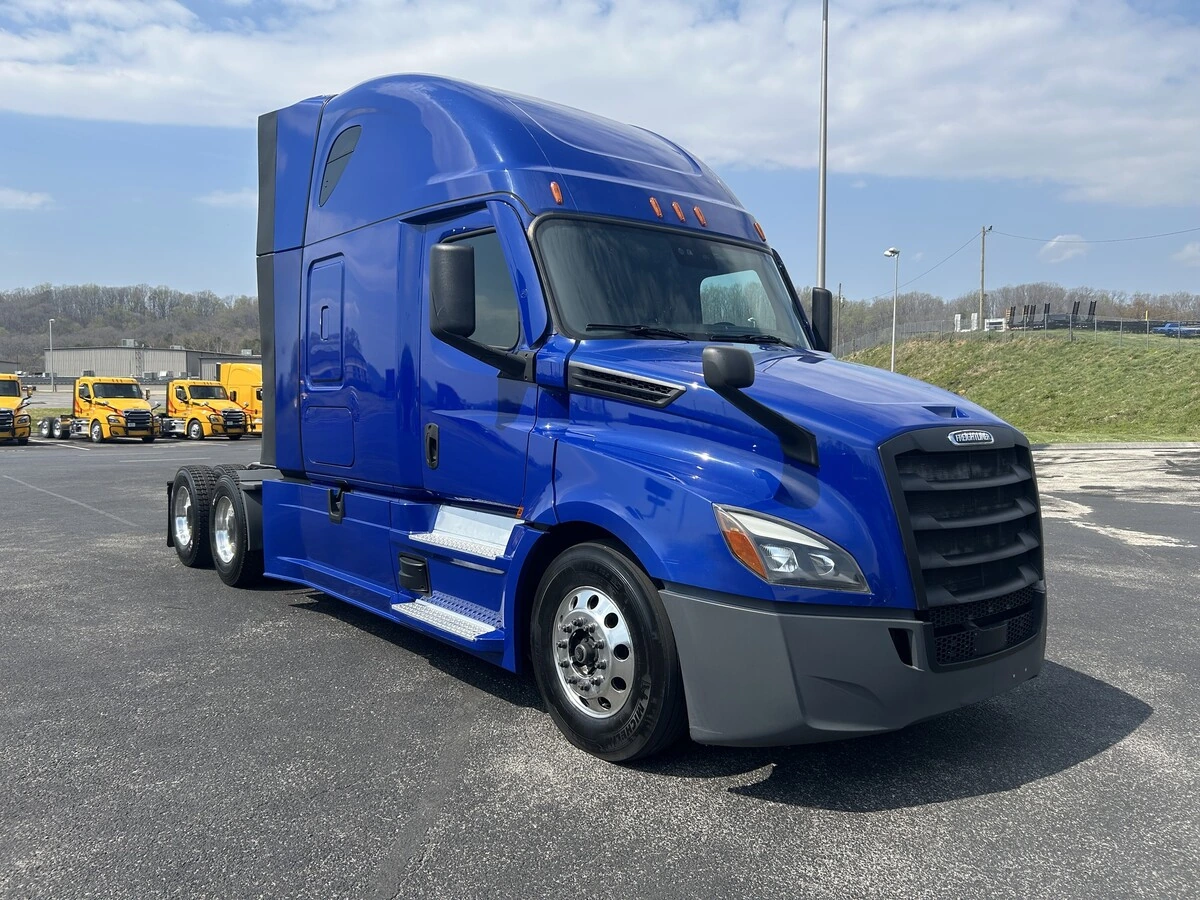2022 Freightliner Cascadia - image 8