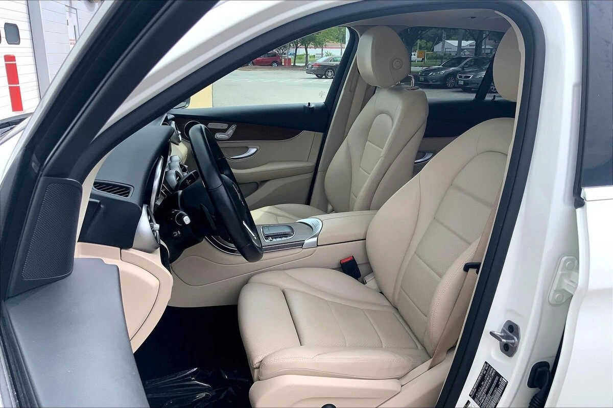 2022 Mercedes-Benz GLC GLC300 - Photo 30