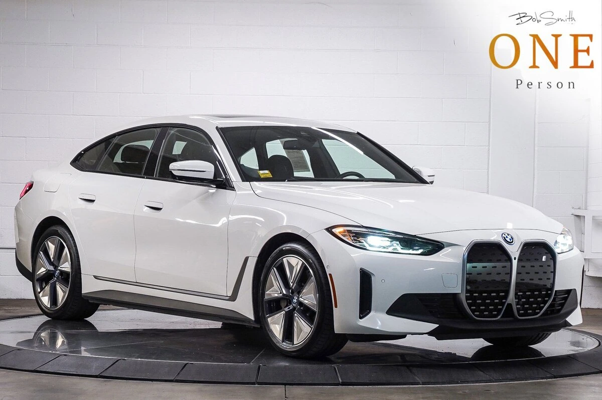 2023 BMW i4 eDrive40's photo