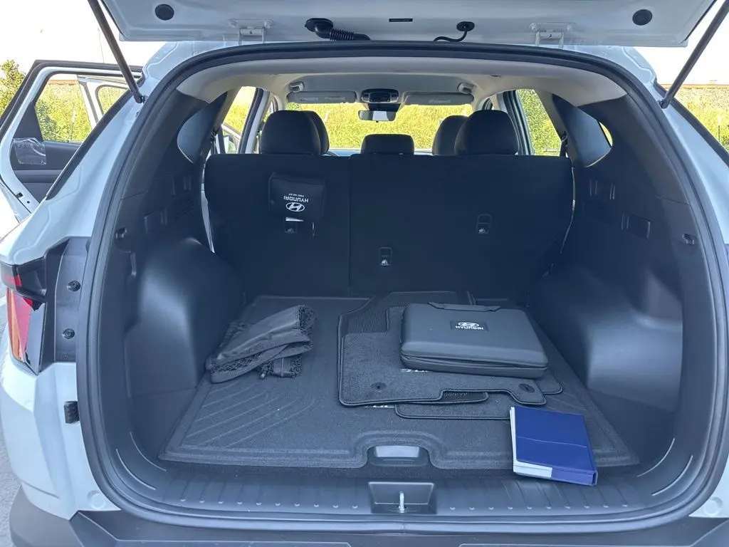 2026 Hyundai Tucson SE photo 16