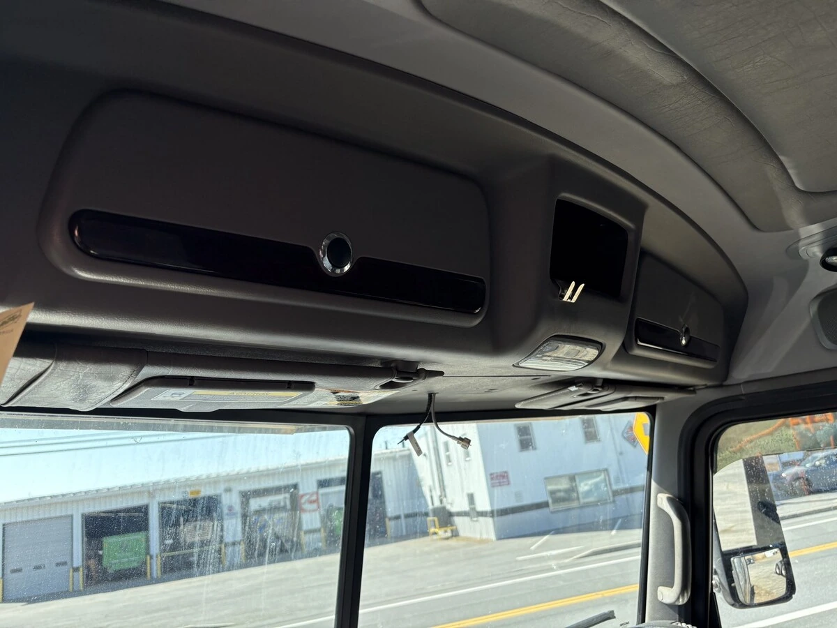 2018 Peterbilt 389 - image 13