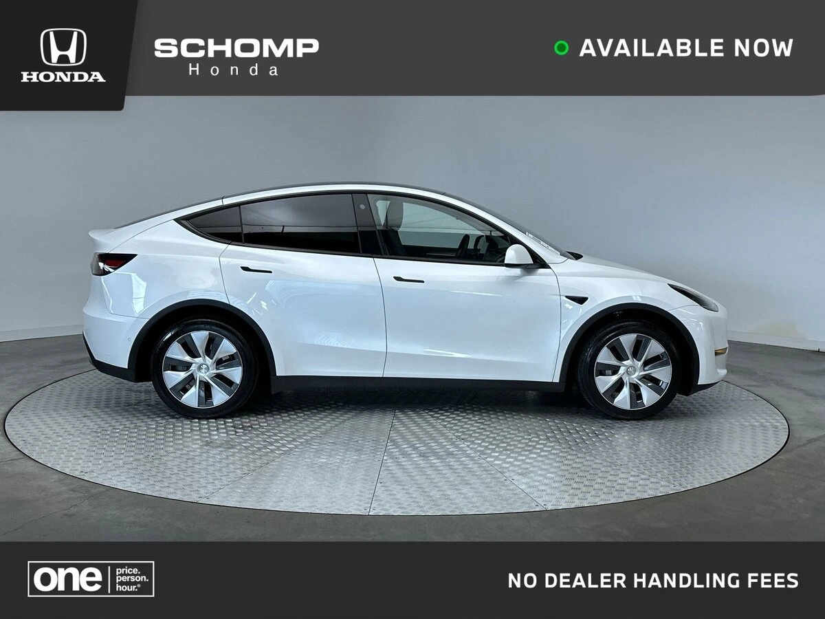 2022 Tesla Model Y Long Range Dual Motor All-Wheel Drive's photo