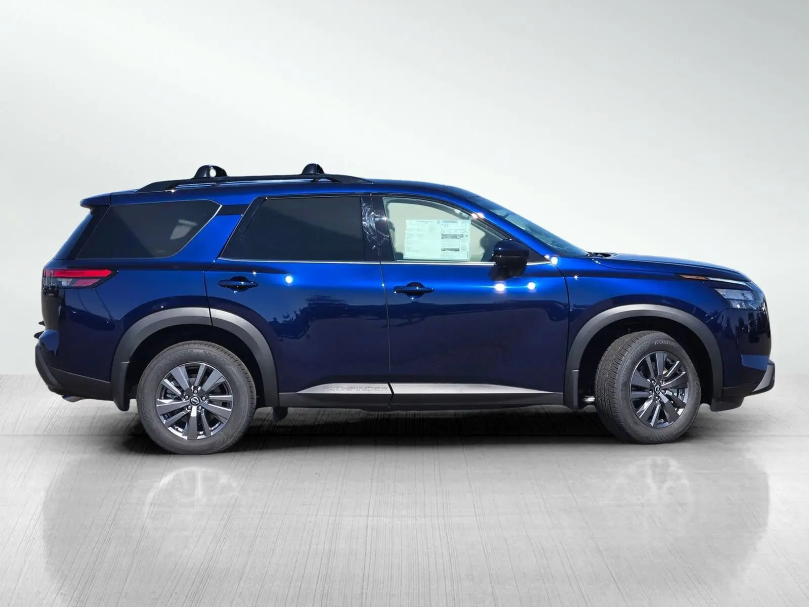 2025 Nissan Pathfinder SV photo 3