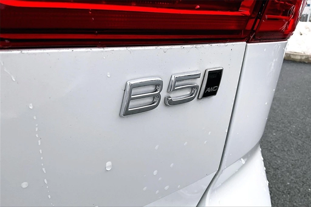 2023 Volvo - image 23