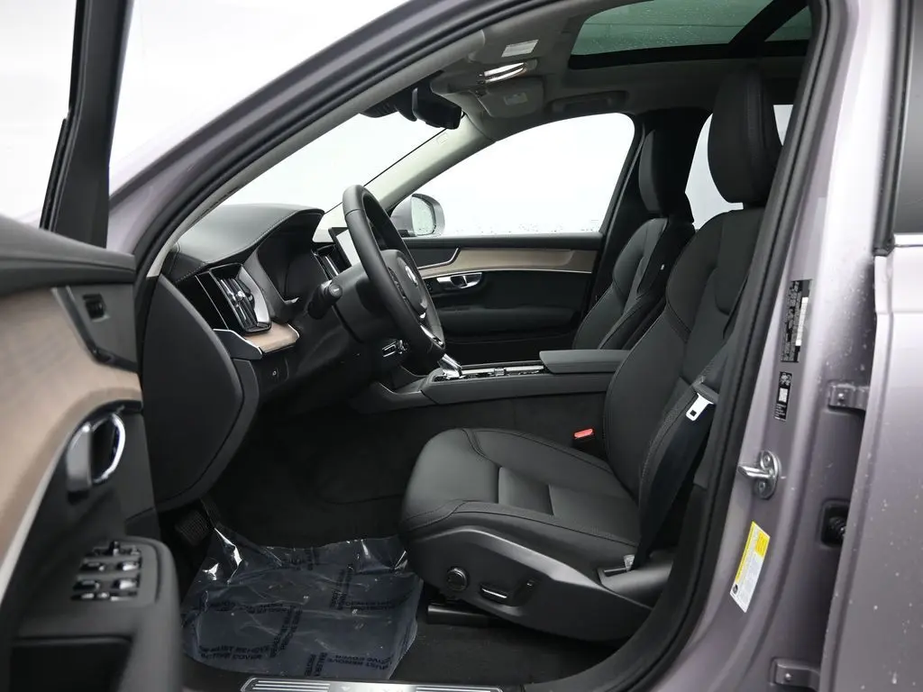 2026 Volvo - image 21